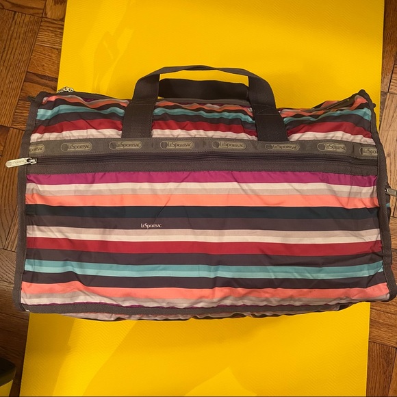 Lesportsac Bags Lesportsac Deluxe Large Weekender Poshmark